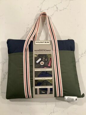 Hunter Outdoor Blanket Tote - Olive Green & Navy with Striped Handles